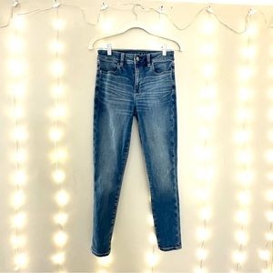 American Eagle Super High Rise Jegging